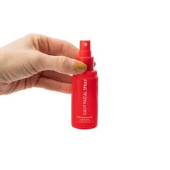 Daily Facial Spray Hypochlorous Acid helps to calm and soothe skin 2.03oz - Picture 2 of 5